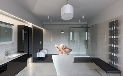 Emmanuelle Wht Freestanding AquaStone Bath new web (6)